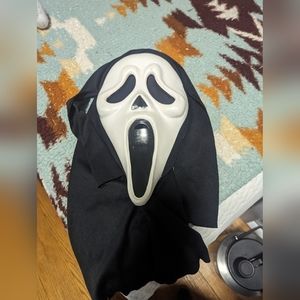 Scream mask